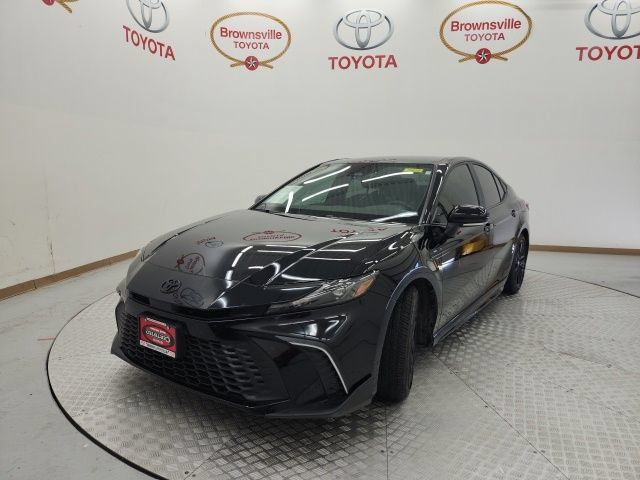 Used 2025 Toyota Camry SE w/ Convenience Package FWD image 2