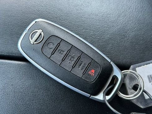 Used 2025 Nissan Rogue SV AWD/4WD image 39