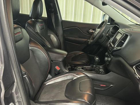 Used 2022 Jeep Cherokee Trailhawk w/ Sun, Sound & Nav Group AWD/4WD image 12