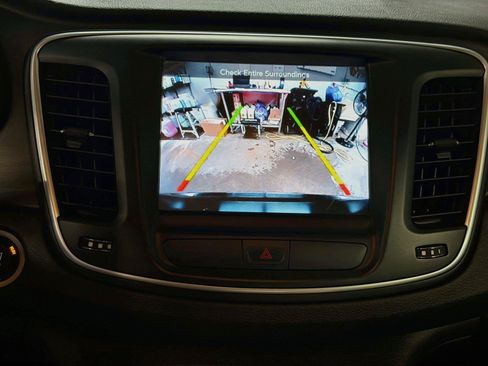 Used 2016 Chrysler 200 Limited w/ Anniversary Edition FWD image 6
