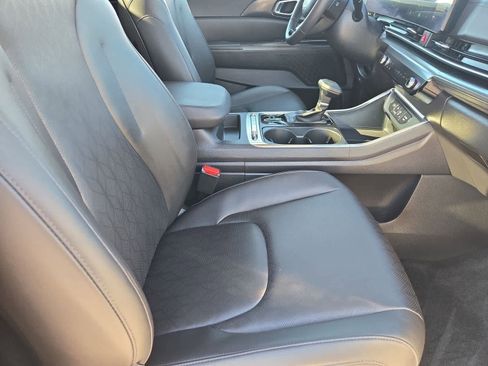 Certified 2025 Kia Carnival SX w/ SX Dark Edition Package image 21