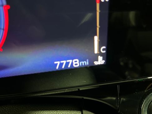 Used 2025 Chevrolet Trax RS w/ Sunroof Package image 23