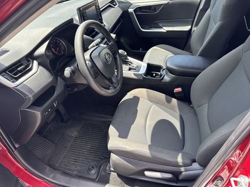 Used 2022 Toyota RAV4 LE image 9