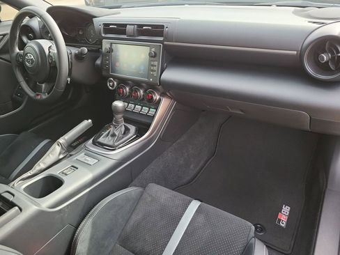 Used 2025 Toyota GR86 Premium image 26