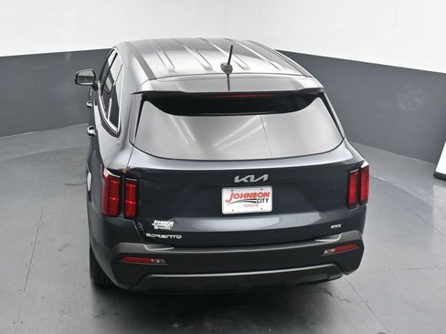 Used 2023 Kia Sorento LX image 32