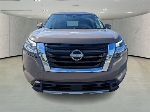 Used 2023 Nissan Pathfinder Platinum image 8