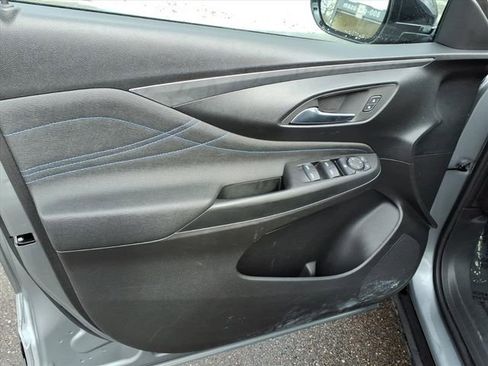 Used 2025 Buick Envista Sport Touring image 12