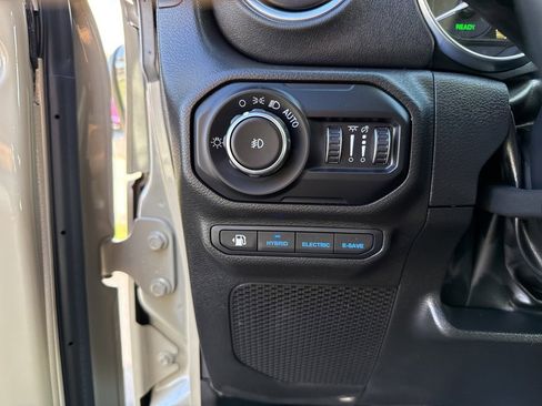 Used 2022 Jeep Wrangler Unlimited Sahara 4xe image 23