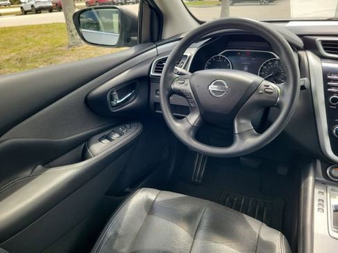 Used 2020 Nissan Murano S FWD image 12