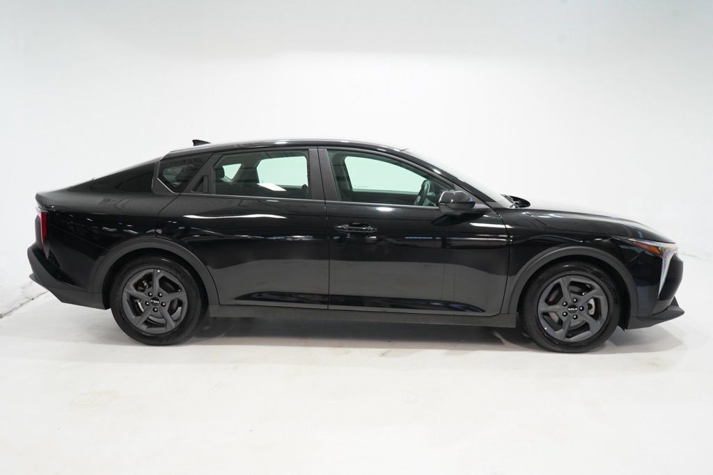 Used 2025 Kia K4 FWD image 9
