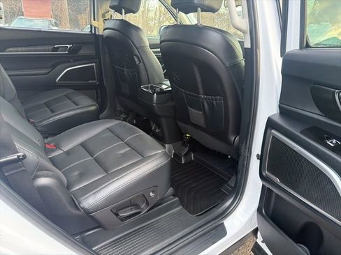 Certified 2024 Kia Telluride EX w/ EX Captain's Chair Package image 16