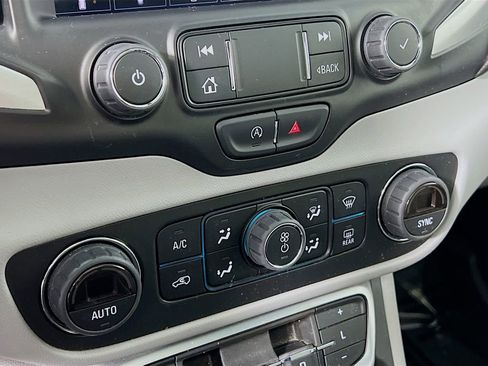 Certified 2022 GMC Terrain SLT w/ Infotainment Package II image 15