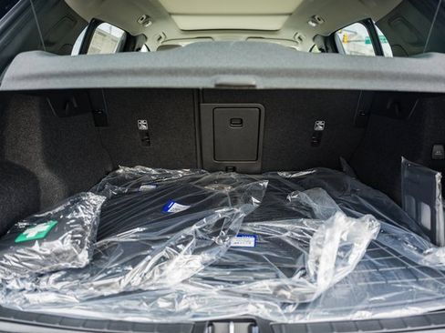 New 2026 Volvo XC40 B5 Plus w/ Protection Package Premier image 11