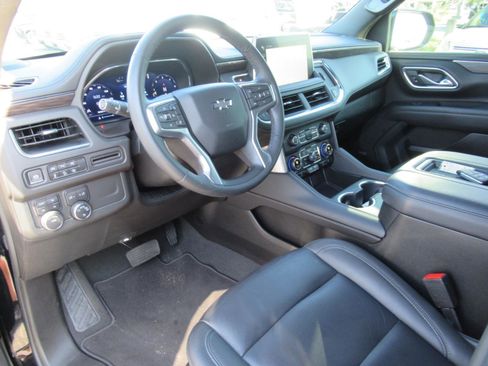 Used 2024 Chevrolet Tahoe Z71 w/ Luxury Package image 17