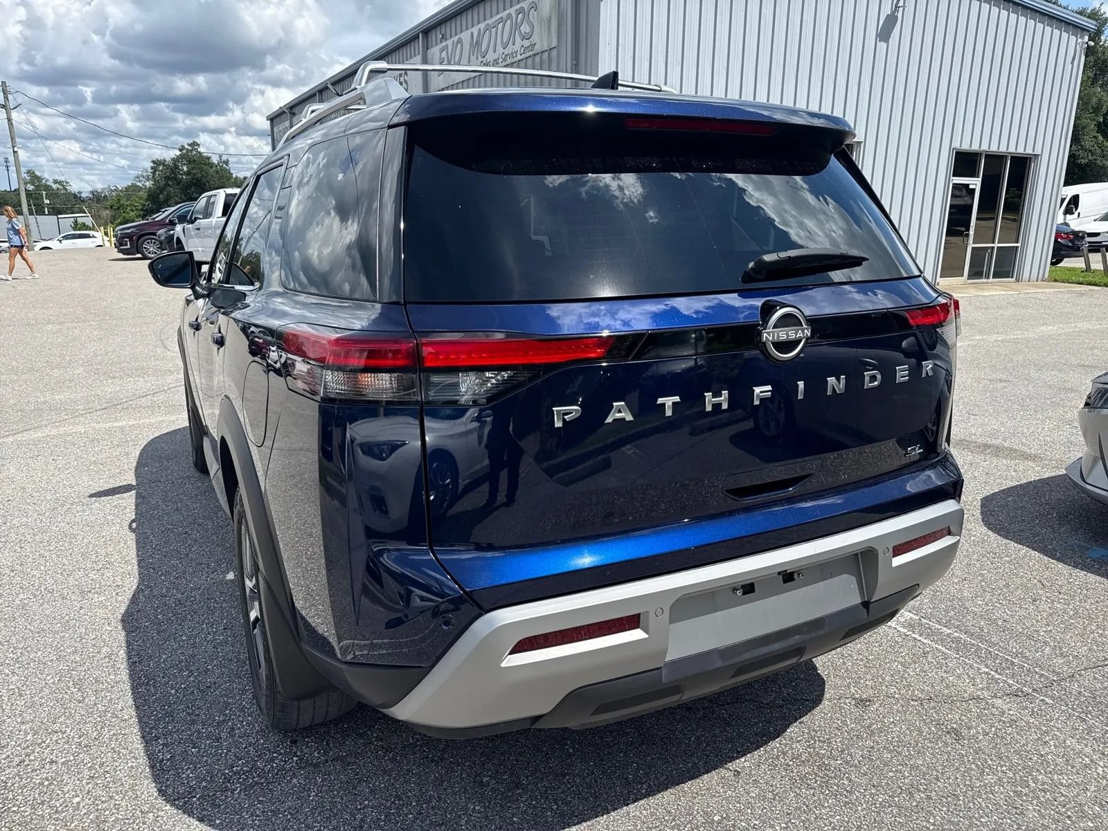 Used 2023 Nissan Pathfinder SL FWD image 10