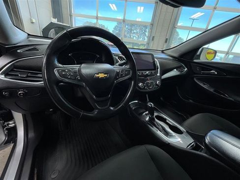 Used 2017 Chevrolet Malibu LT w/ Driver Confidence Package image 12