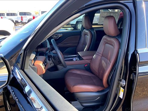 New 2026 Lincoln Aviator Reserve image 9