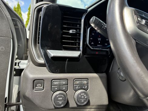 Used 2022 Chevrolet Silverado 1500 LTZ w/ LTZ Premium Package AWD/4WD image 28