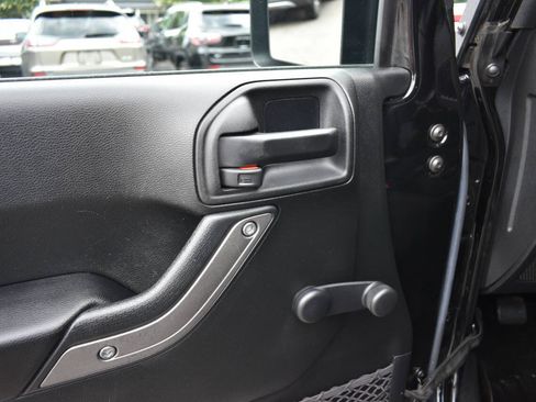 Used 2017 Jeep Wrangler Sport w/ Quick Order Package 23S AWD/4WD image 16