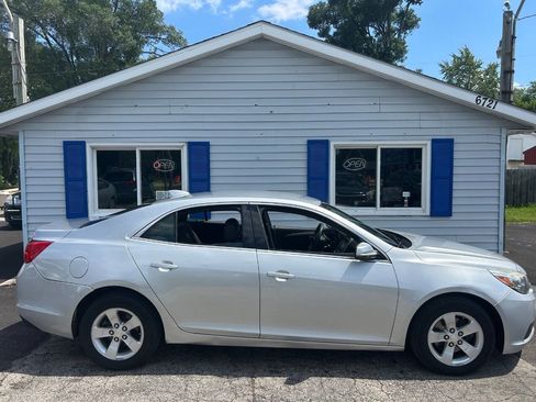 Used 2016 Chevrolet Malibu LT image 3