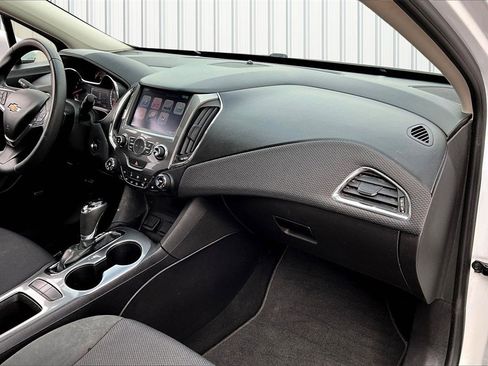 Used 2016 Chevrolet Cruze LT image 24