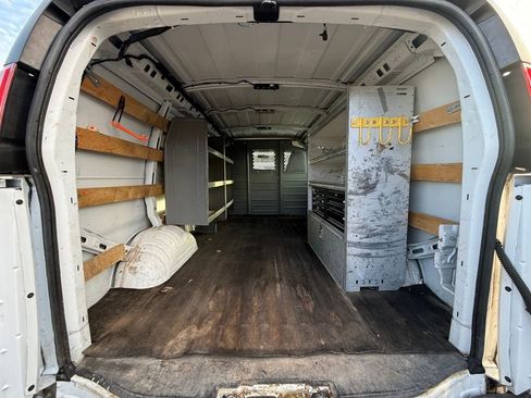 Used 2017 GMC Savana 2500 image 11