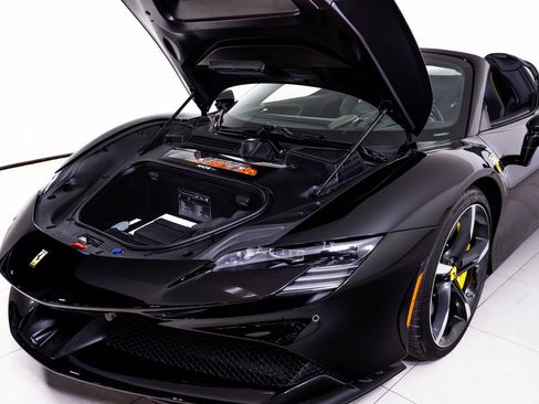 Used 2022 Ferrari SF90 Spider AWD/4WD image 17