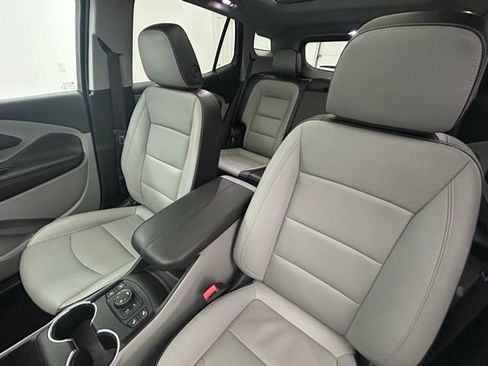 Used 2022 GMC Terrain SLT image 30