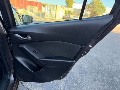 Used 2016 MAZDA MAZDA3 i Sport w/ Preferred Equipment Package image 33