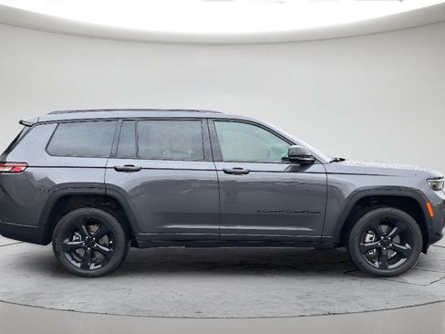 Used 2025 Jeep Grand Cherokee L Altitude AWD/4WD image 6