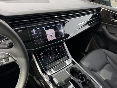 Used 2025 Audi Q8 Premium w/ Convenience Package AWD/4WD image 20