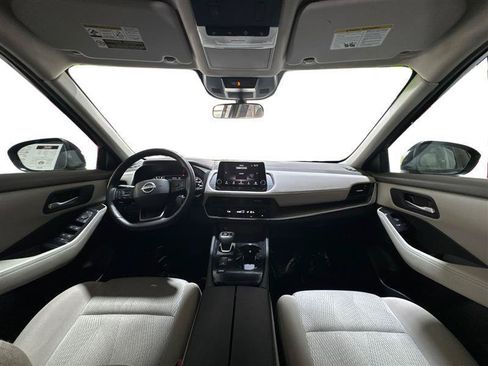Used 2025 Nissan Rogue SV FWD image 14