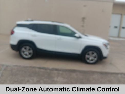 Used 2024 GMC Terrain SLE w/ Driver Convenience Package image 3