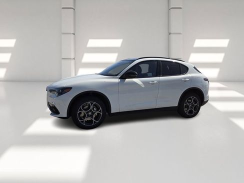 New 2026 Alfa Romeo Stelvio Sprint w/ Convenience Package image 4