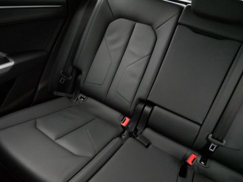 Used 2025 Audi Q3 2.0T Premium image 12