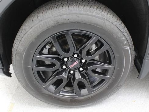 Used 2022 GMC Sierra 1500 Elevation w/ LPO, Elevation Black Package AWD/4WD image 13