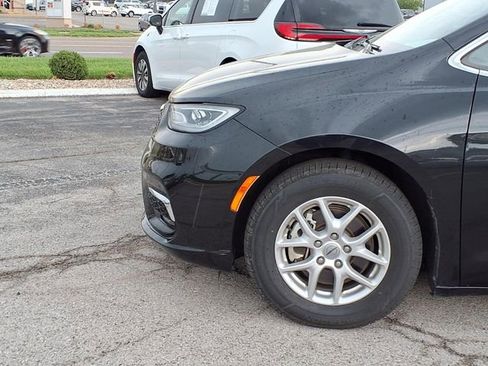 Used 2024 Chrysler Pacifica Touring-L image 20