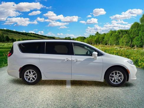 Certified 2022 Chrysler Pacifica Touring-L FWD image 7