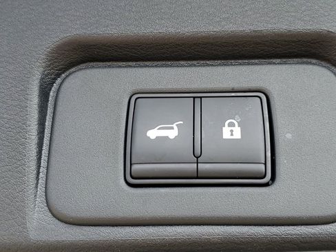 Used 2025 Nissan Rogue SV AWD/4WD image 32