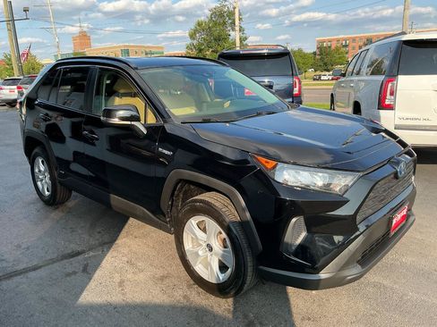 Used 2020 Toyota RAV4 LE AWD/4WD image 3
