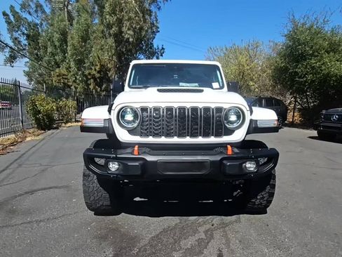 Used 2024 Jeep Gladiator Mojave AWD/4WD image 2