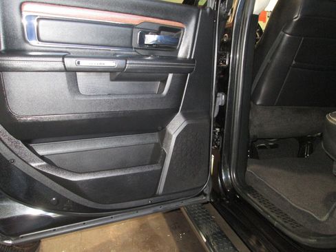 Used 2018 RAM 1500 Laramie w/ Convenience Group image 33