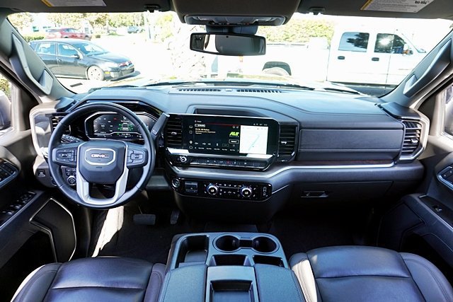 Used 2025 GMC Sierra 1500 SLT AWD/4WD image 33