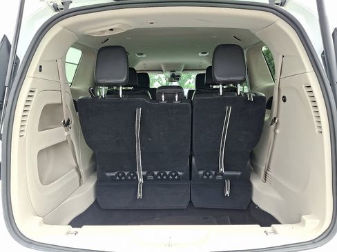 Used 2024 Chrysler Pacifica Touring-L image 29