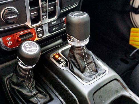 New 2025 Jeep Gladiator Rubicon w/ Convenience Group image 16