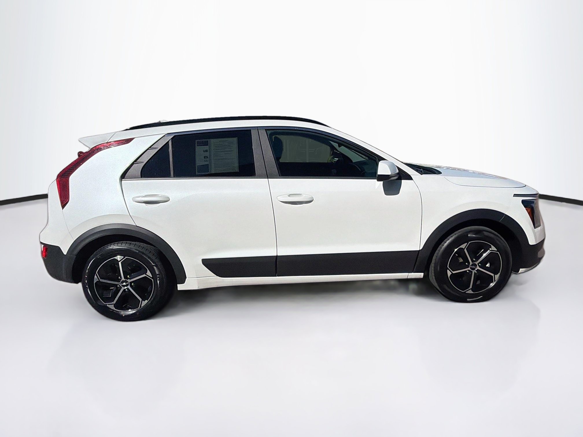 Used 2025 Kia Niro LX FWD image 10