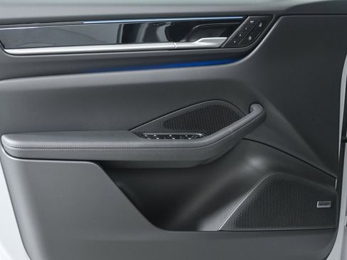 New 2025 Porsche Macan 4 Electric image 6