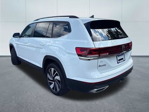 Used 2025 Volkswagen Atlas SE AWD/4WD image 2