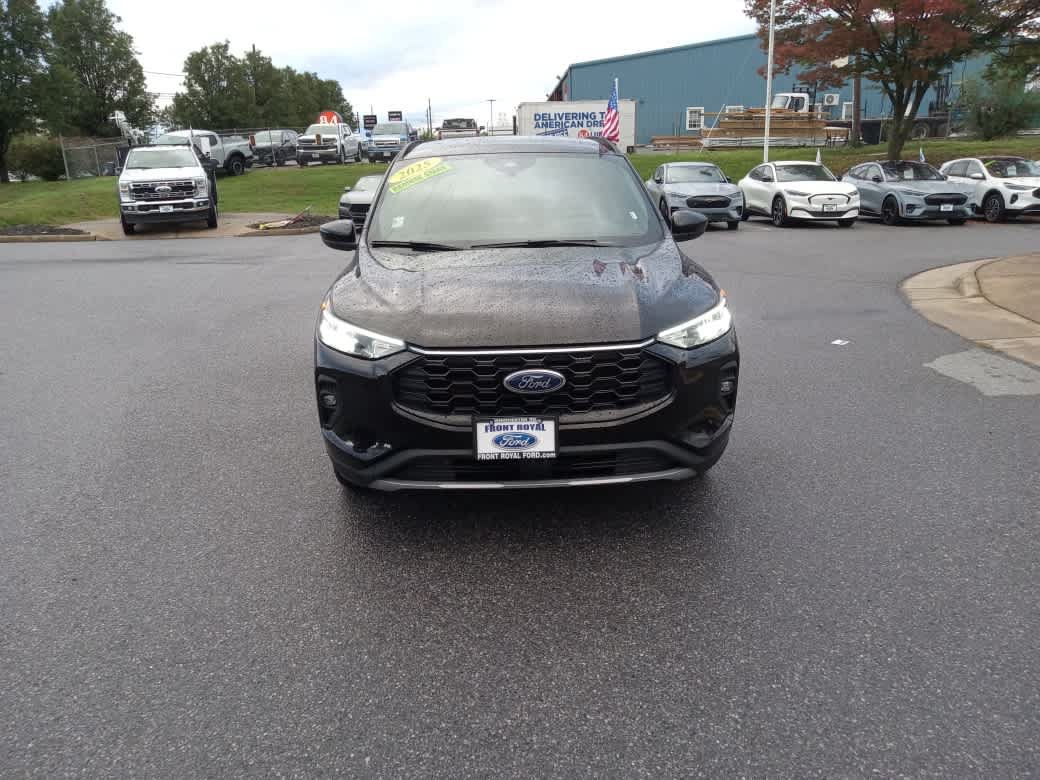 Used 2025 Ford Escape ST-Line Select AWD/4WD image 2