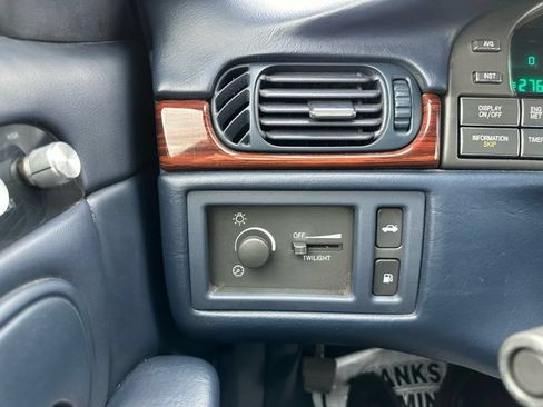 Used 1998 Cadillac De Ville FWD image 18